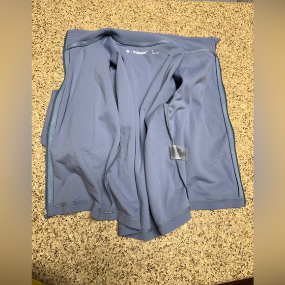 Aritzia TNA Butter Limit Zip-Up - Picture 9 of 16